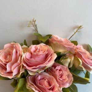 Buquê De Rosas Daiana Com 10 Flores Rosa E Creme- DecoromaX