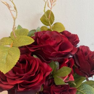 Buquê De Rosas Daiana Com 10 Flores Vermelho- DecoromaX