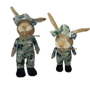 Coelho Decorativo De Palha Roupa Militar - D&A